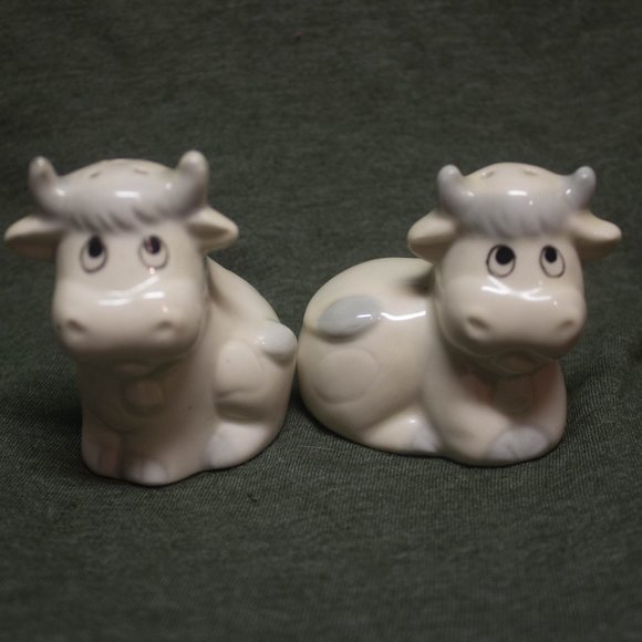Cow salt and pepper shaker set - Picture 1 of 7